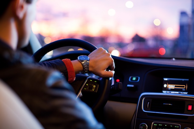 夜間運転 少しでも安全に運転するための３つのポイント Staff Blog